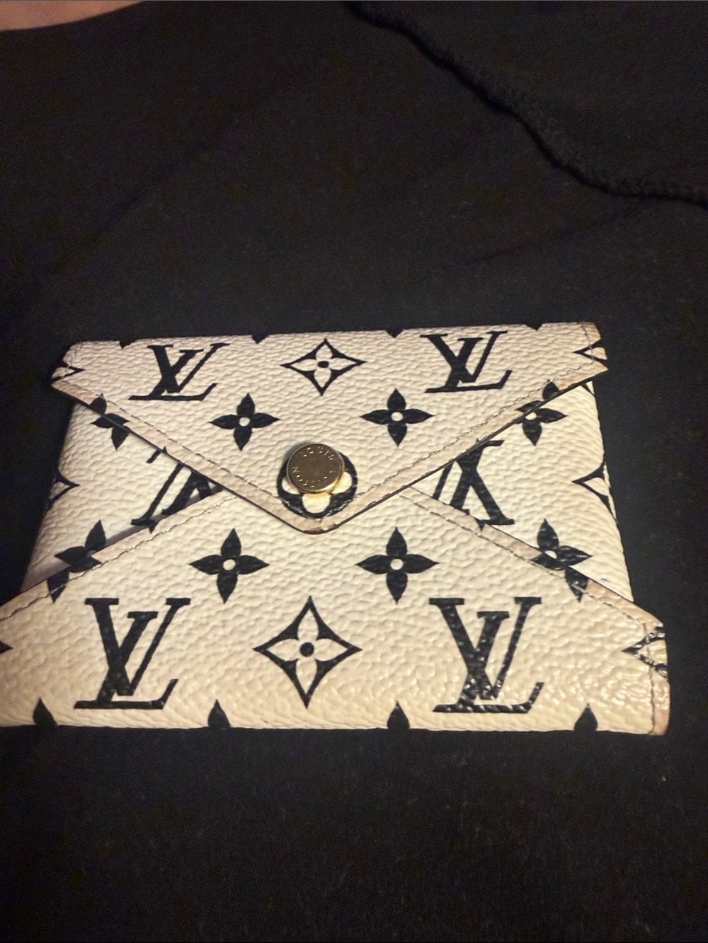 Louis Vuitton White Monogram Card Holder with Gold Snap - Picture 2 of 7